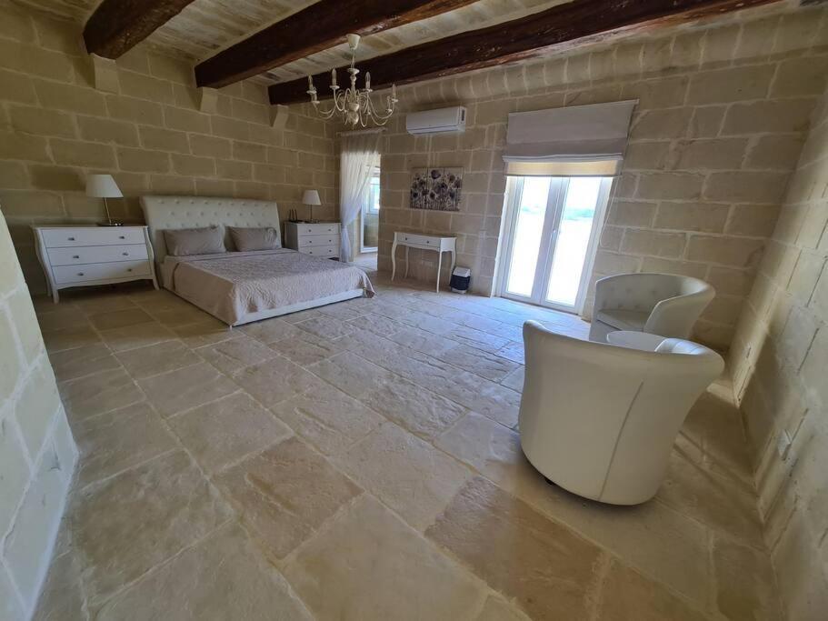 Farmhouse Villa With Large Pool And Garden In Gozo Għarb Esterno foto