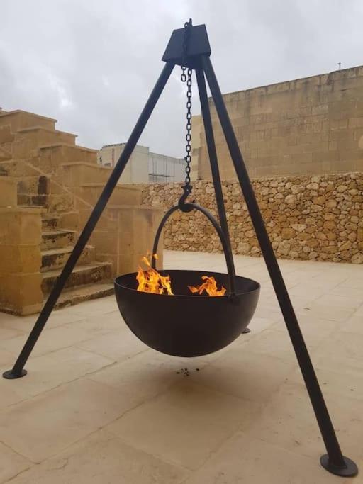 Farmhouse Villa With Large Pool And Garden In Gozo Għarb Esterno foto