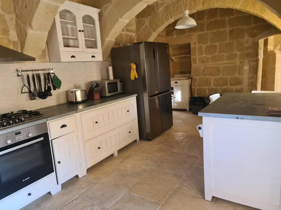 Farmhouse Villa With Large Pool And Garden In Gozo Għarb Esterno foto