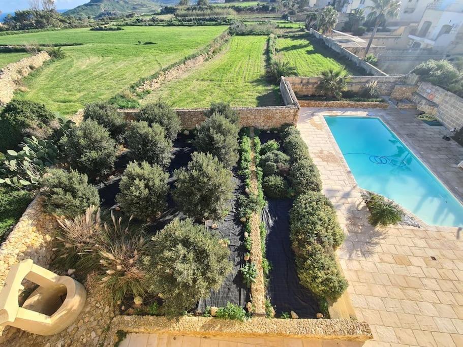 Farmhouse Villa With Large Pool And Garden In Gozo Għarb Esterno foto