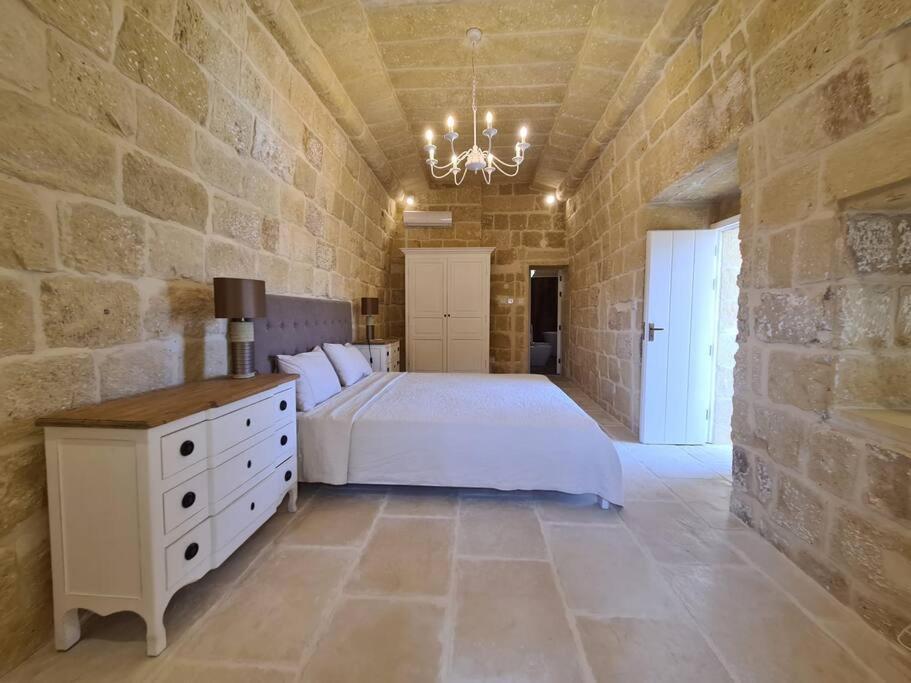 Farmhouse Villa With Large Pool And Garden In Gozo Għarb Esterno foto