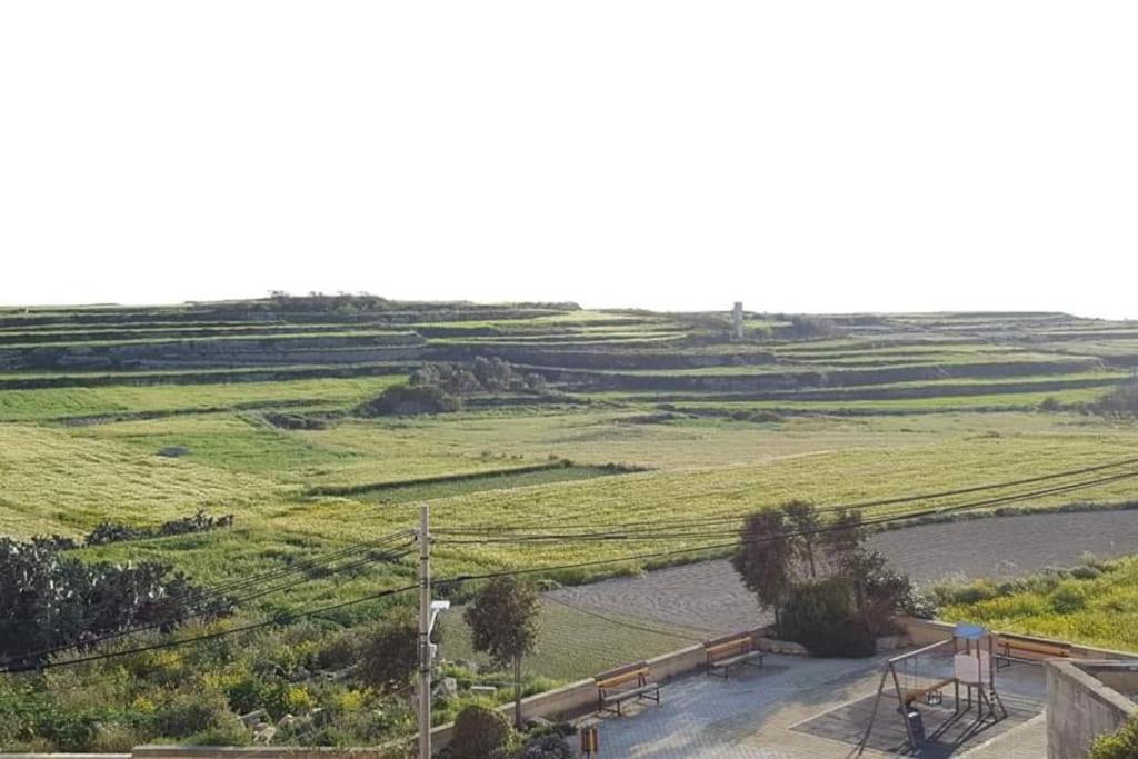 Farmhouse Villa With Large Pool And Garden In Gozo Għarb Esterno foto