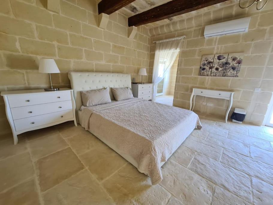 Farmhouse Villa With Large Pool And Garden In Gozo Għarb Esterno foto