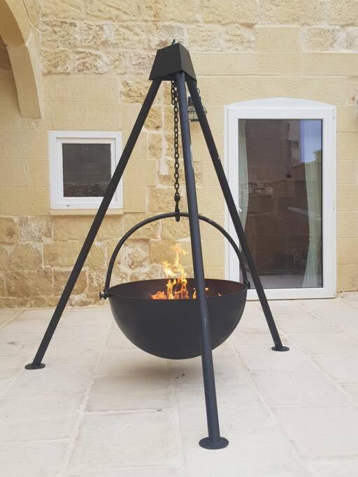 Farmhouse Villa With Large Pool And Garden In Gozo Għarb Esterno foto