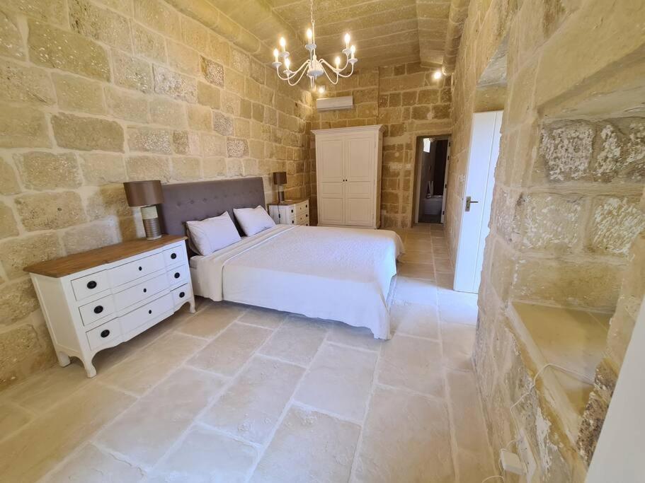 Farmhouse Villa With Large Pool And Garden In Gozo Għarb Esterno foto