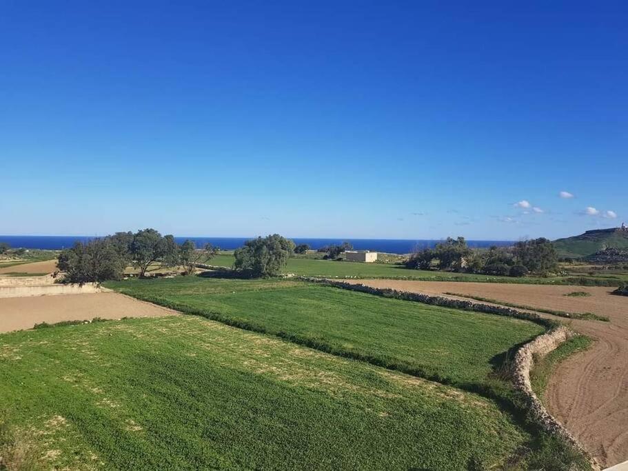 Farmhouse Villa With Large Pool And Garden In Gozo Għarb Esterno foto