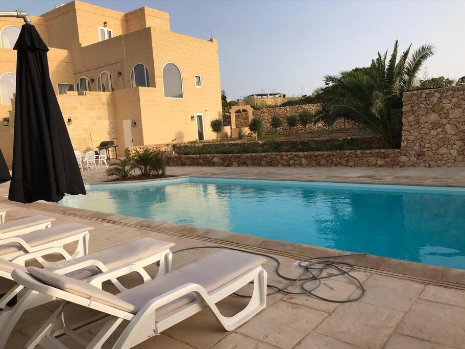 Farmhouse Villa With Large Pool And Garden In Gozo Għarb Esterno foto