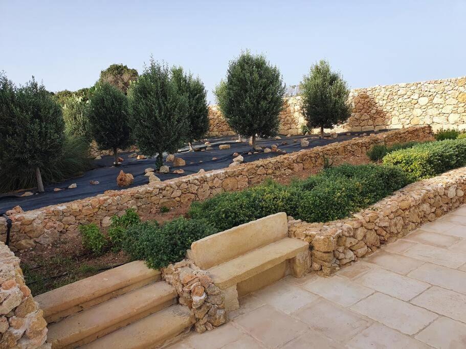 Farmhouse Villa With Large Pool And Garden In Gozo Għarb Esterno foto