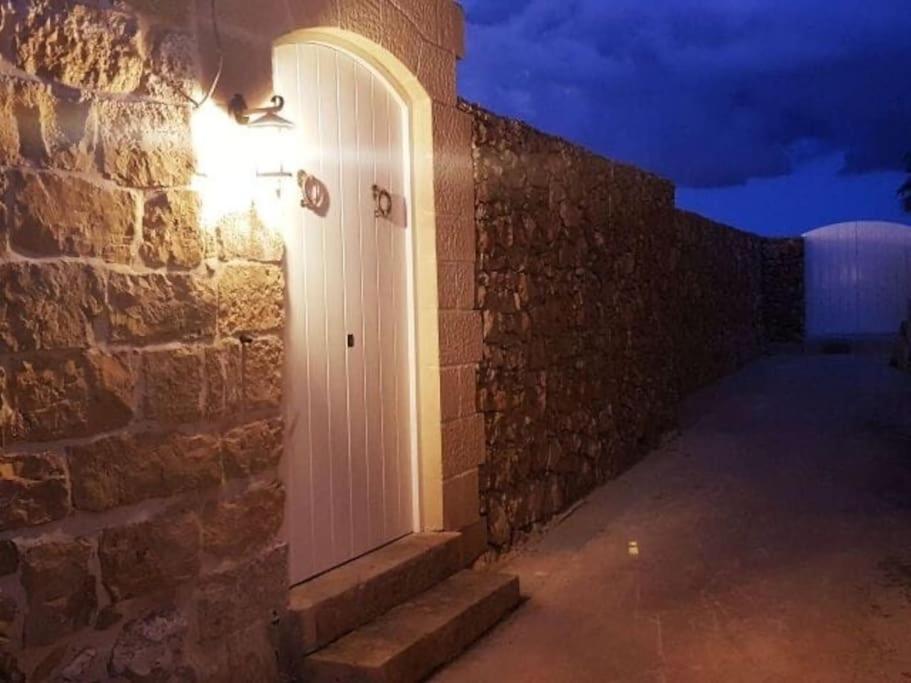 Farmhouse Villa With Large Pool And Garden In Gozo Għarb Esterno foto