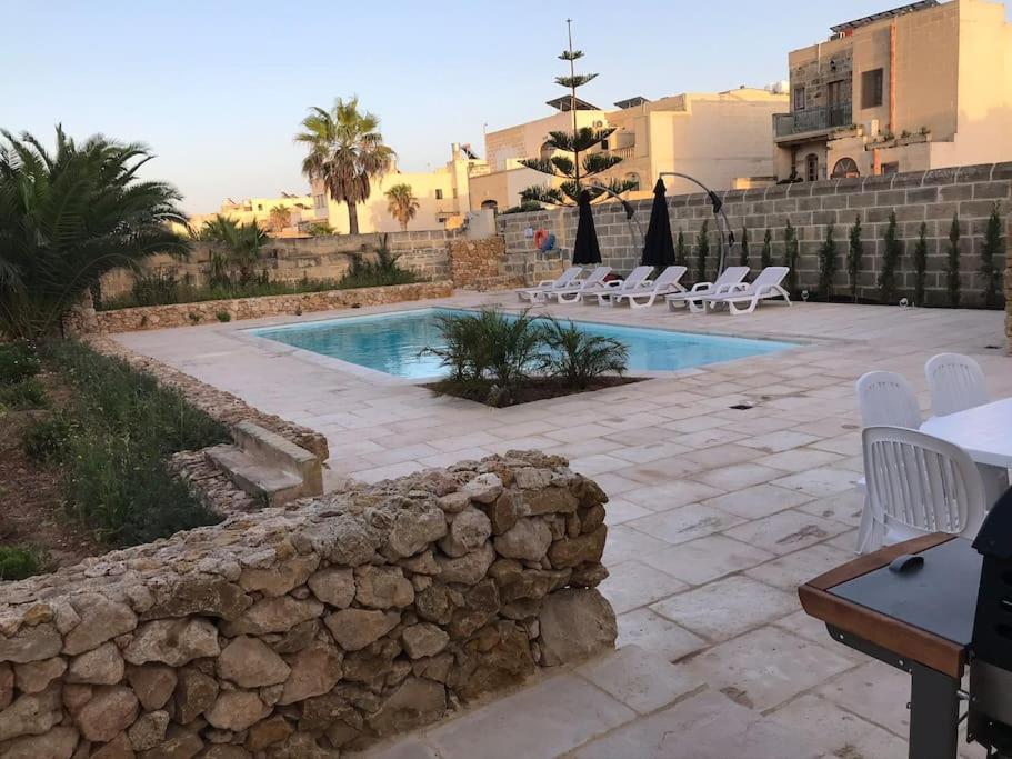Farmhouse Villa With Large Pool And Garden In Gozo Għarb Esterno foto