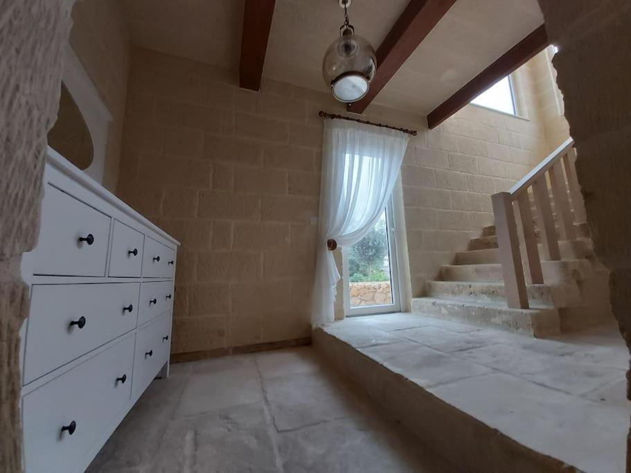 Farmhouse Villa With Large Pool And Garden In Gozo Għarb Esterno foto