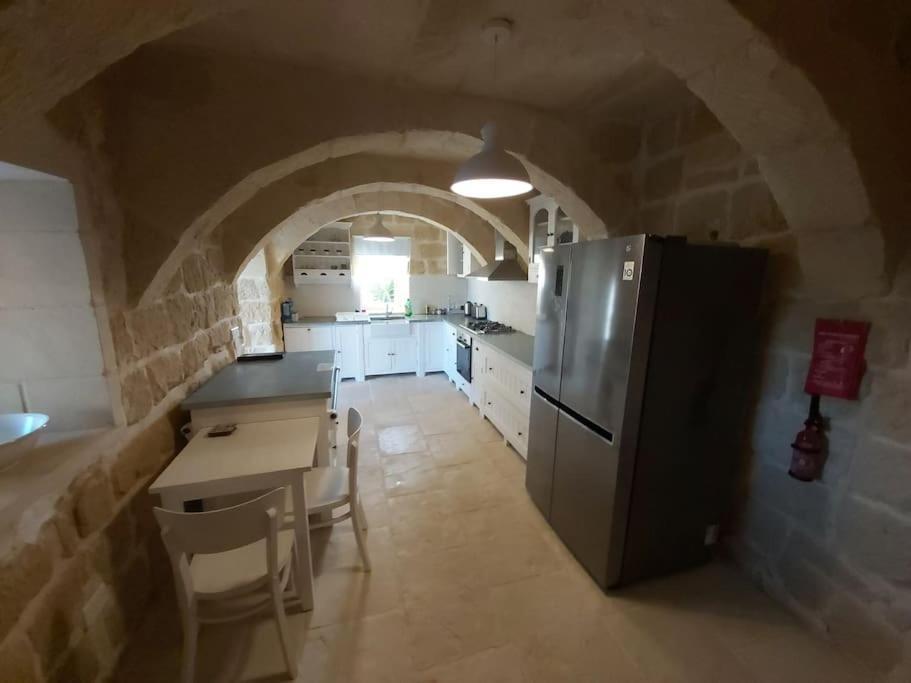 Farmhouse Villa With Large Pool And Garden In Gozo Għarb Esterno foto