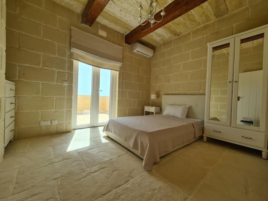 Farmhouse Villa With Large Pool And Garden In Gozo Għarb Esterno foto