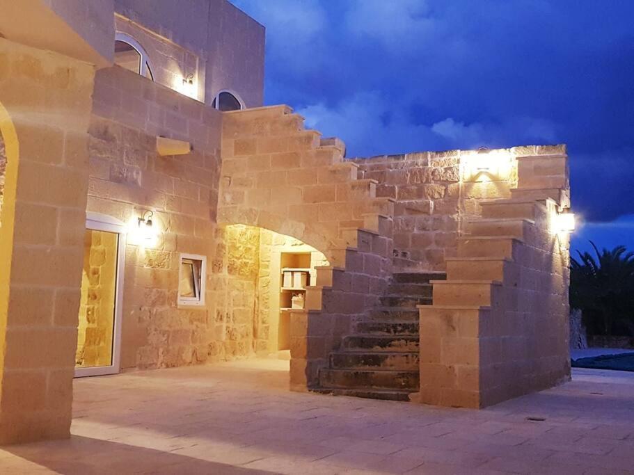 Farmhouse Villa With Large Pool And Garden In Gozo Għarb Esterno foto