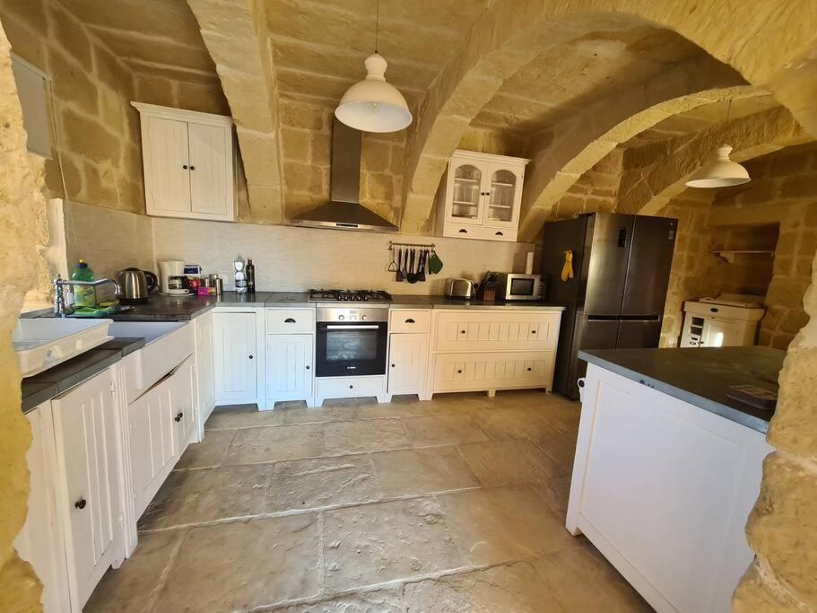 Farmhouse Villa With Large Pool And Garden In Gozo Għarb Esterno foto