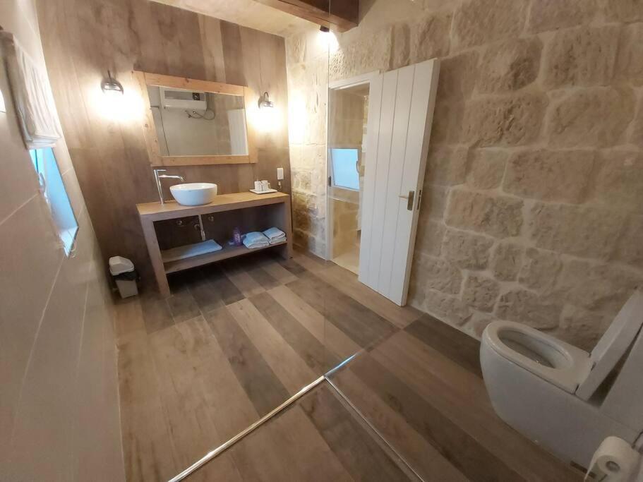 Farmhouse Villa With Large Pool And Garden In Gozo Għarb Esterno foto