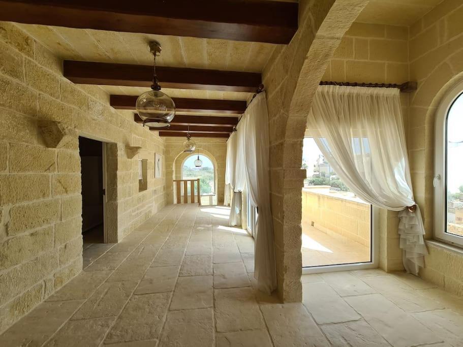 Farmhouse Villa With Large Pool And Garden In Gozo Għarb Esterno foto