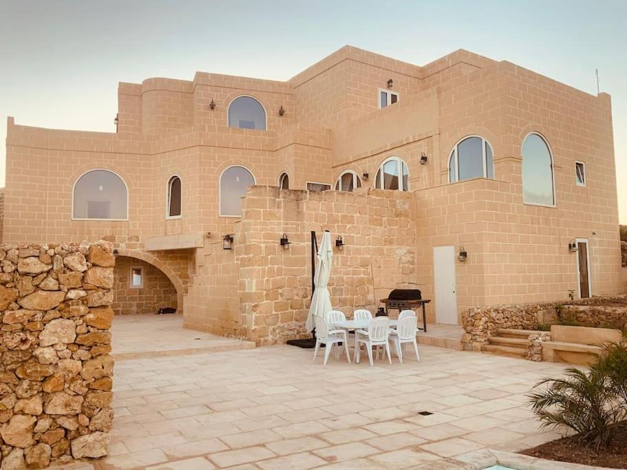 Farmhouse Villa With Large Pool And Garden In Gozo Għarb Esterno foto