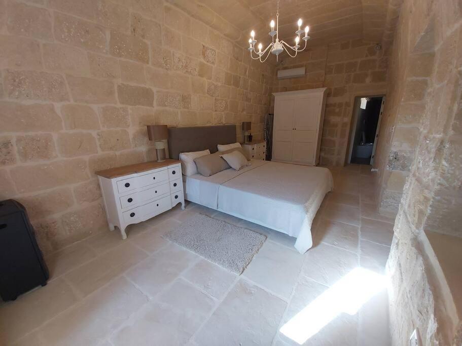 Farmhouse Villa With Large Pool And Garden In Gozo Għarb Esterno foto