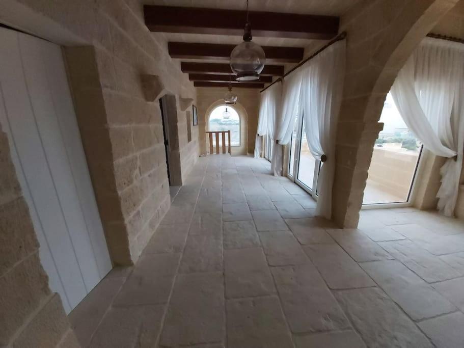 Farmhouse Villa With Large Pool And Garden In Gozo Għarb Esterno foto